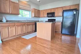 818 Woodland Dr, Shorewood, IL 60404 - Photo 10