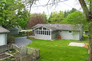 6N051 Oakwood Dr, Saint Charles, IL 60174 - Photo 4
