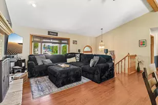 1011 Ridgewood Ave, McHenry, IL 60050 - Photo 4