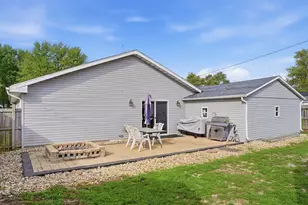 1108 Harvey Dr, Sterling, IL 61081 - Photo 6