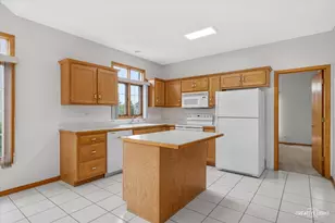 12780 Marian Dr, Lemont, IL 60439 - Photo 8