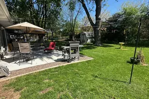 201 Lilac Ln, North Aurora, IL 60542 - Photo 4