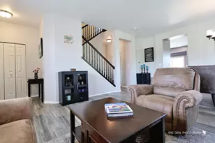 716 S Winchester Dr, Round Lake, IL 60073 - Photo 4