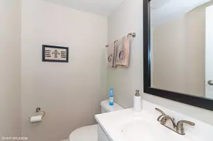 17W764 Lowell Ln, Villa Park, IL 60181 - Photo 8