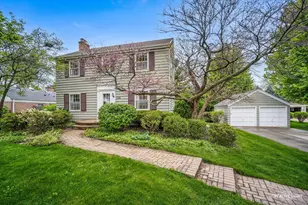 1106 N Washington St, Wheaton, IL 60187 - Photo 2