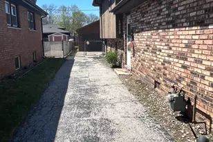 14238 S Manistee Ave, Burnham, IL 60633 - Photo 16