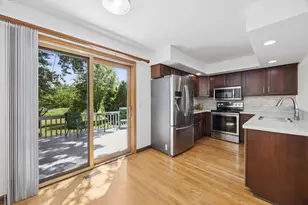 2929 Northcreek Dr, Woodridge, IL 60517 - Photo 10