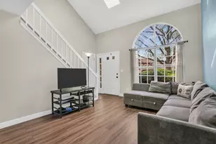 565 Ascot Ln, Streamwood, IL 60107 - Photo 2