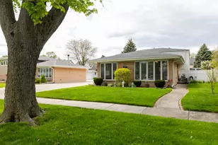 2124 Westview Dr, Des Plaines, IL 60018 - Photo 2