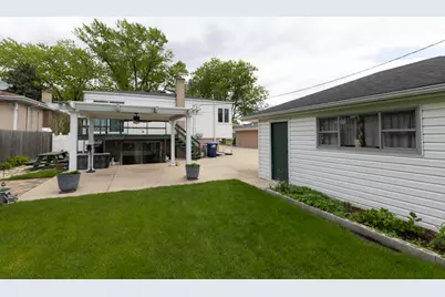 2124 Westview Drive, Des Plaines, IL 60018 - Photo 6