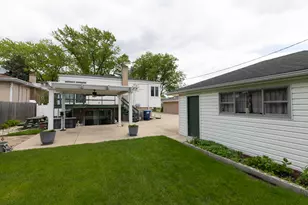 2124 Westview Dr, Des Plaines, IL 60018 - Photo 6