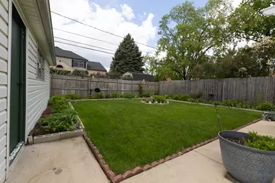 2124 Westview Drive, Des Plaines, IL 60018 - Photo 8