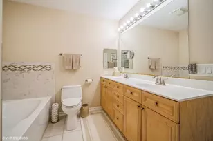 820 Weidner Rd, Buffalo Grove, IL 60089 - Photo 18