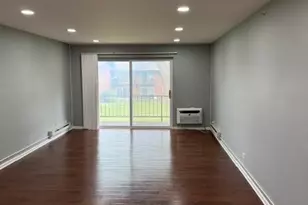 1900 W Knightsbridge Dr, Mount Prospect, IL 60056 - Photo 2