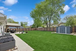 385 Lafayette Ln, Hoffman Estates, IL 60169 - Photo 16