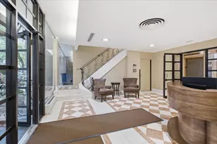 33 E Cedar St, Chicago, IL 60611 - Photo 2