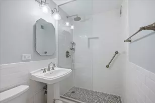33 E Cedar St, Chicago, IL 60611 - Photo 8