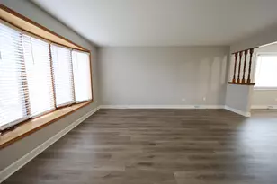 11050 Parkside Ave, Chicago Ridge, IL 60415 - Photo 6