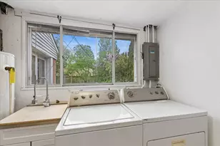 9239 Kedvale Ave, Skokie, IL 60076 - Photo 16