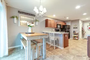 7058 Hidden Green Cir, Fox Lake, IL 60020 - Photo 8