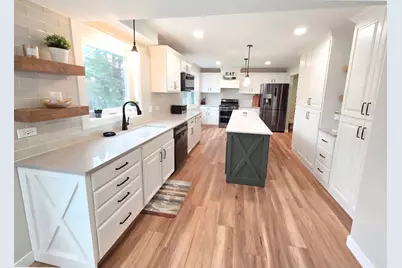 585 N Lyle Avenue, Elgin, IL 60123 - Photo 16