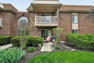 902 W Alleghany Dr, Arlington Heights, IL 60004 - Photo 2