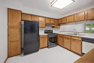 942 Little Falls Ct, Elk Grove Village, IL 60007 - Photo 12