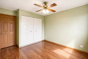 9395 Landings Ln, Des Plaines, IL 60016 - Photo 16
