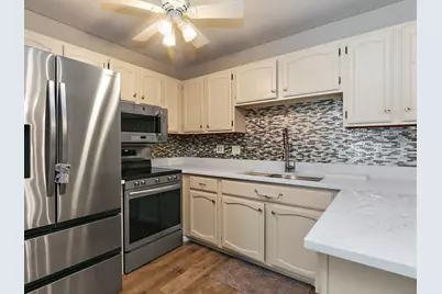 987 Golf Course Road #4, Crystal Lake, IL 60014 - Photo 6