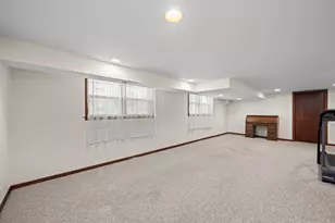 10505 S Kilbourn Ave, Oak Lawn, IL 60453 - Photo 18