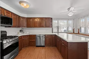 10505 S Kilbourn Ave, Oak Lawn, IL 60453 - Photo 4