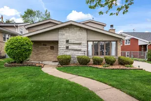10505 S Kilbourn Ave, Oak Lawn, IL 60453 - Photo 2