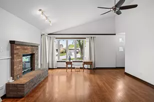 10505 S Kilbourn Ave, Oak Lawn, IL 60453 - Photo 6