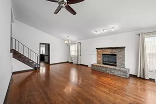10505 S Kilbourn Ave, Oak Lawn, IL 60453 - Photo 8