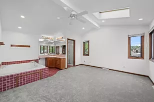 10505 S Kilbourn Ave, Oak Lawn, IL 60453 - Photo 12