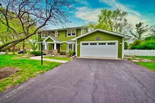 2S510 Seneca Dr, Wheaton, IL 60189 - Photo 2
