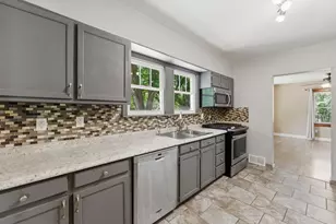 3804 15th Street B, Moline, IL 61265 - Photo 10