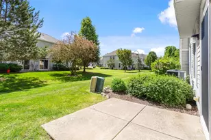 2264 Daybreak Dr, Lake in the Hills, IL 60156 - Photo 20