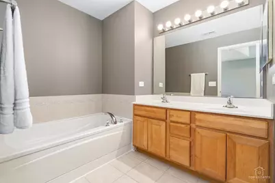 2264 Daybreak Drive #2264, Lake in the Hills, IL 60156 - Photo 14