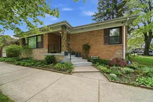 2456 W Farwell Ave, Chicago, IL 60645 - Photo 1