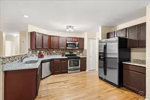 7 Eagle Ct, Streamwood, IL 60107 - Photo 10