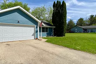 143 Liverpool Dr, Poplar Grove, IL 61065 - Photo 2