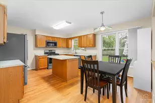705 Gregor Ln, Wheeling, IL 60090 - Photo 6
