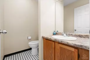 705 Gregor Ln, Wheeling, IL 60090 - Photo 10