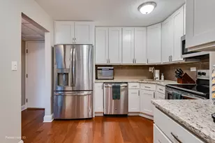 9342 Landings Ln, Des Plaines, IL 60016 - Photo 4