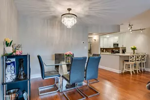 9342 Landings Ln, Des Plaines, IL 60016 - Photo 8