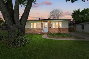 34 N California Ave, Mundelein, IL 60060 - Photo 1