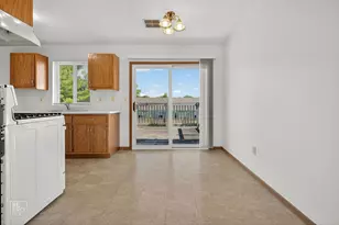 2401 Ashland Cir, Morris, IL 60450 - Photo 8