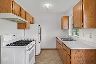 2401 Ashland Cir, Morris, IL 60450 - Photo 10