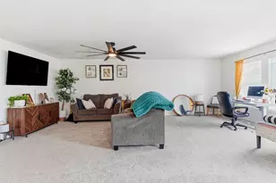 211 Wild Rose Ln, Marion, IL 62959 - Photo 10